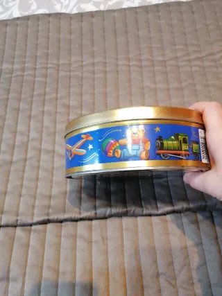 Caja metálica  navideña con osito con tapa