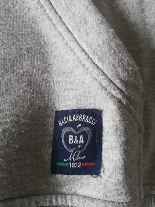 Felpa Baci & Abbracci Grigia con Cappuccio