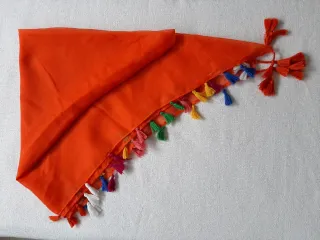 Pañuelo/foular naranja con flecos multicolor