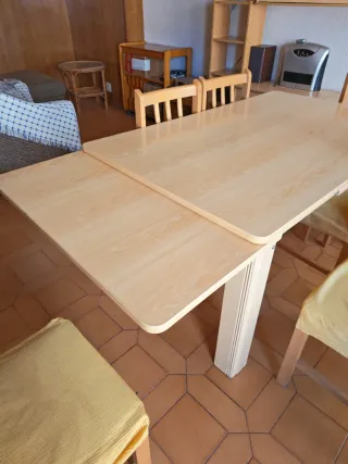 Mesa de comedor extensible de madera
