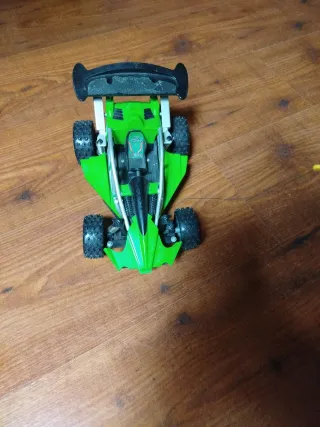 Coche teledirigido verde