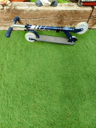 Patinete infantil azul y gris