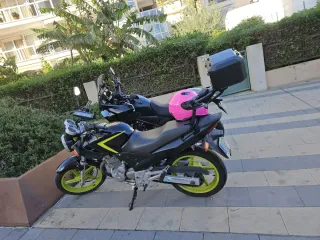 Honda CBF 250 Negra y Amaril