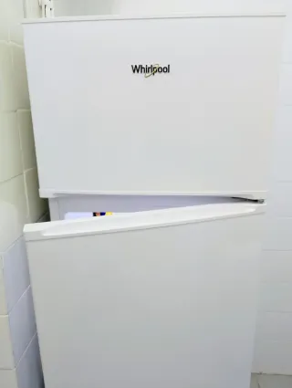 Nevera congelador Whirlpool blanca