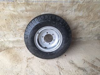 Rueda de remolque con llanta