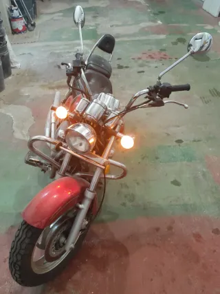 Moto Cruiser Roja y Negra Manual