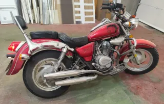 Moto Cruiser Roja y Negra Manual