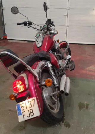 Moto Cruiser Roja y Negra Manual