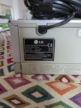 Reproductor y grabador VHS LG LV2794