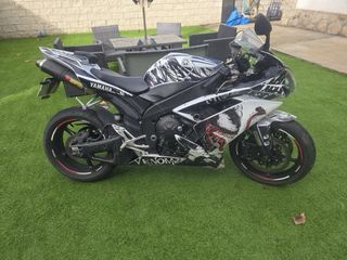 Yamaha R1 Moto Deportiva