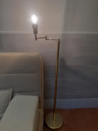 Lámpara de pie dorada metal