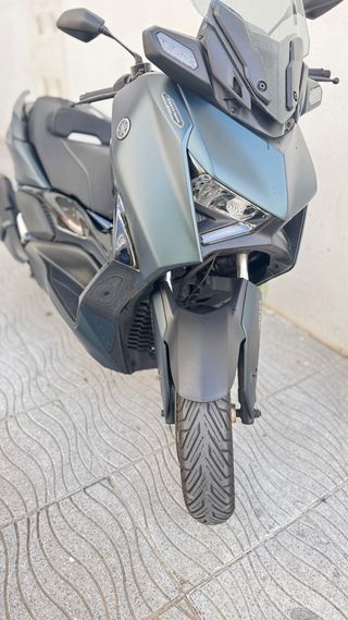 Yamaha XMAX 300