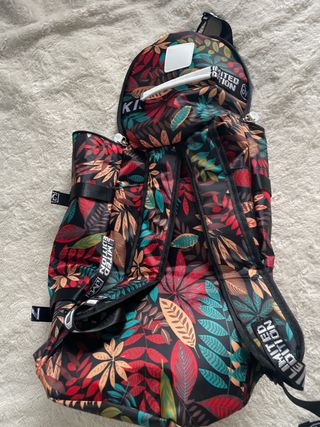 Mochila deportiva floral nueva