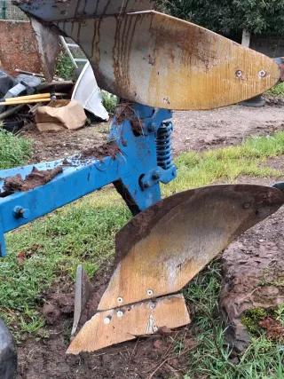 Arado de una vertedera bolteo hidráulico (Romeo)