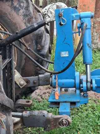 Arado de una vertedera bolteo hidráulico (Romeo)