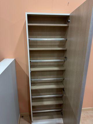 Zapatero de madera y cristal