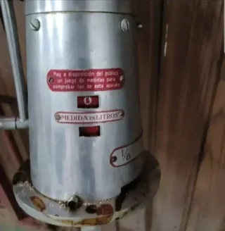 Bomba de líquidos Bakar antigua