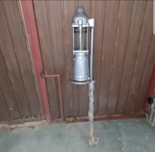 Bomba de líquidos Bakar antigua