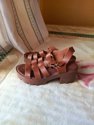Sandalias de tacón marrones