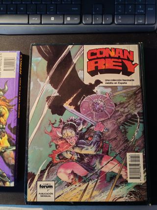 Lote libro y comics de CONAN