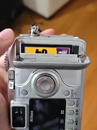 Cámara Nikon Coolpix 885 Plata