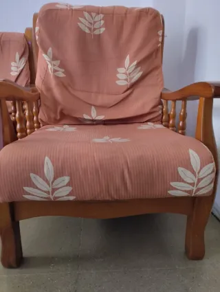 Se regala. Conjunto sofá y sillones madera y tela.