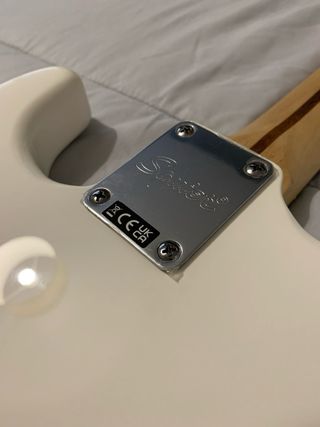 Guitarra Squier by Fender Blanco polar