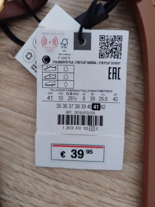 Sandalias planas Zara marrón con aros dorados