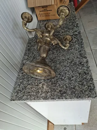 Candelabro de metal plateado y dorado