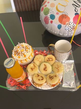 Regalo Sorpresas a tu gusto: tarta, tablas y café