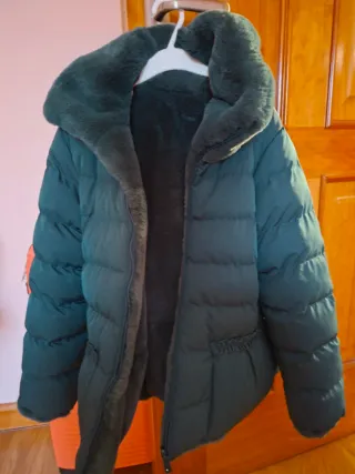 Cazadora verde con forro de pelo REVERSIBLE