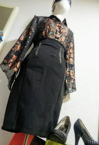 Camisa negra con detalles marrón y terciopelo