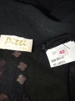 Camisa negra con detalles marrón y terciopelo