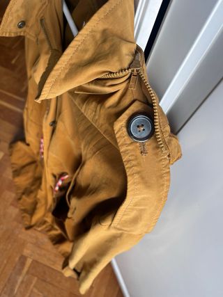 Gabardina Zara Mostaza con capucha desmontable