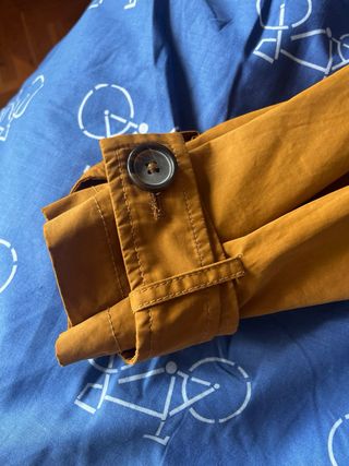 Gabardina Zara Mostaza con capucha desmontable