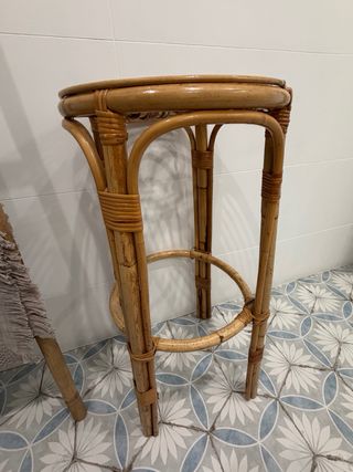 Taburete de mimbre vintage