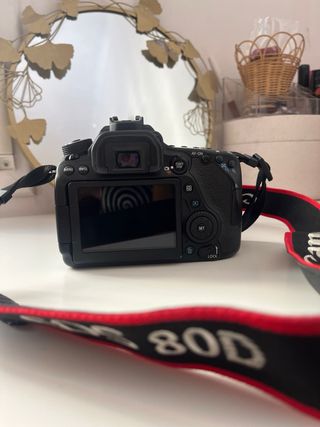 Cámara Canon EOS 80D/ Objetivo 18-135mm