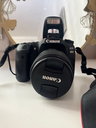 Cámara Canon EOS 80D/ Objetivo 18-135mm