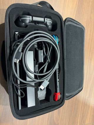 Nintendo Switch con funda y mandos