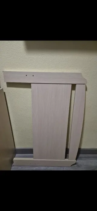 Cajonera de madera y cabecero color beige/marrón