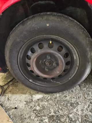 Neumáticos 185/65 R14 86H y llantas 4x100