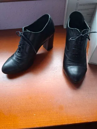 Zapatos de piel negros con cordones