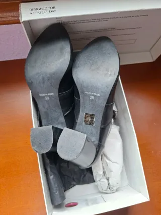 Zapatos de piel negros con cordones