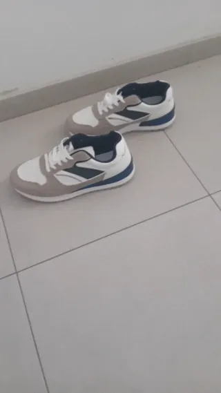 Zapatos deportivos hombre gris y blanco talla 43