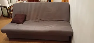 Mueble de salón vitrina, mesa y sillas