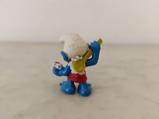 Pitufo duchandose