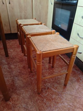 3 Taburetes Madera y Mimbre