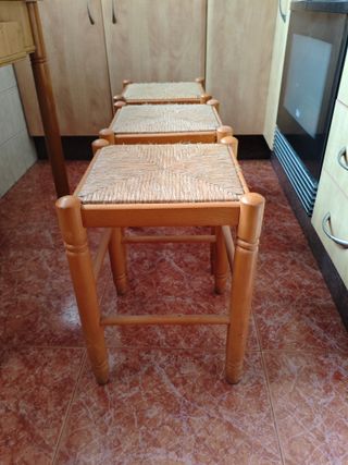 3 Taburetes Madera y Mimbre
