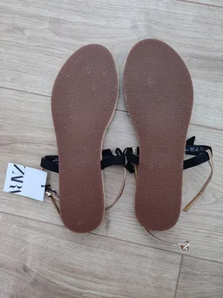 Sandalias Zara Beige y Doradas Talla 41