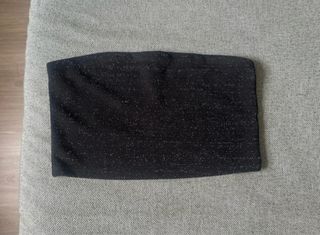 Top banda negro con purpurina plateada.